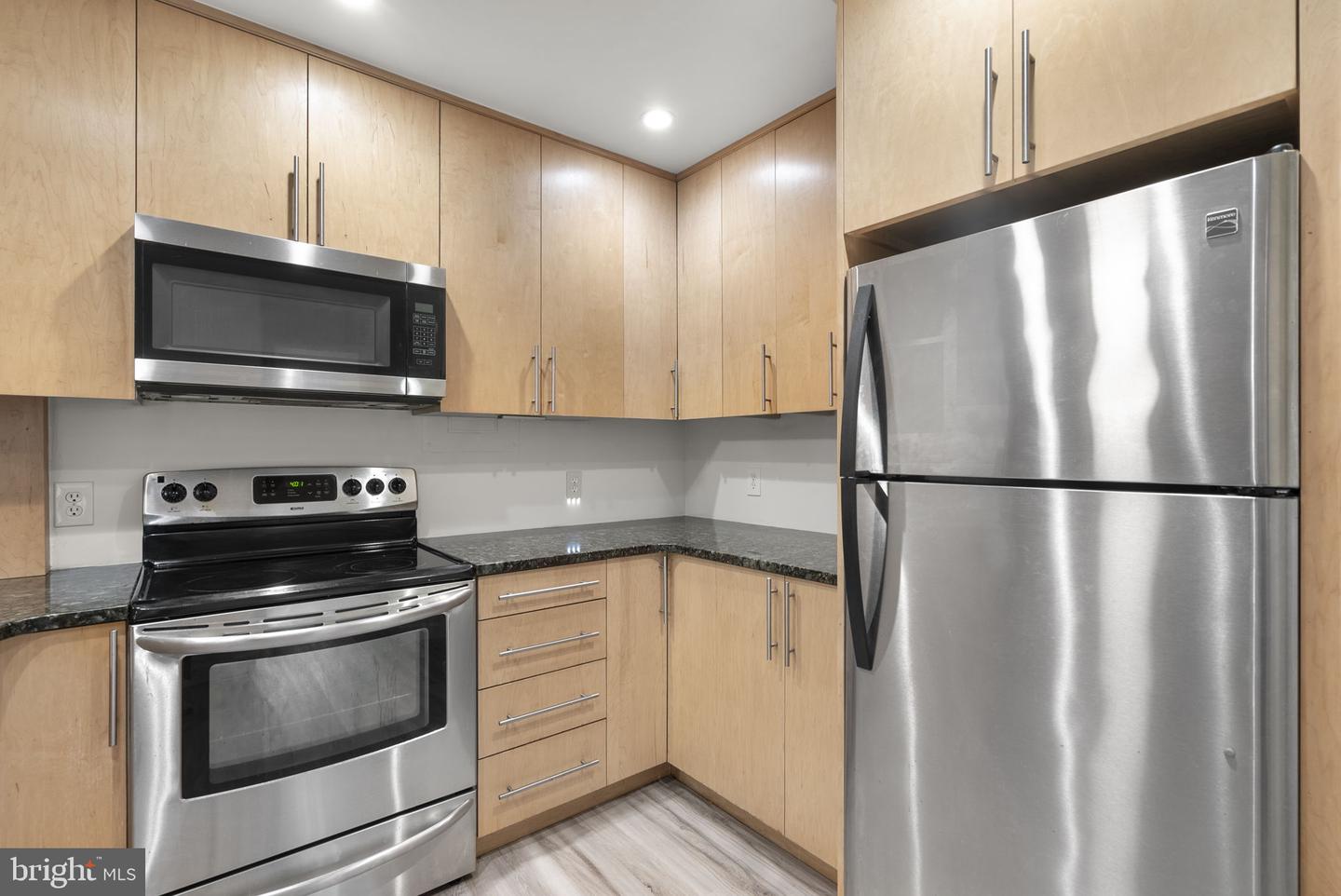 18328 Streamside Dr #304 Property Photo 6