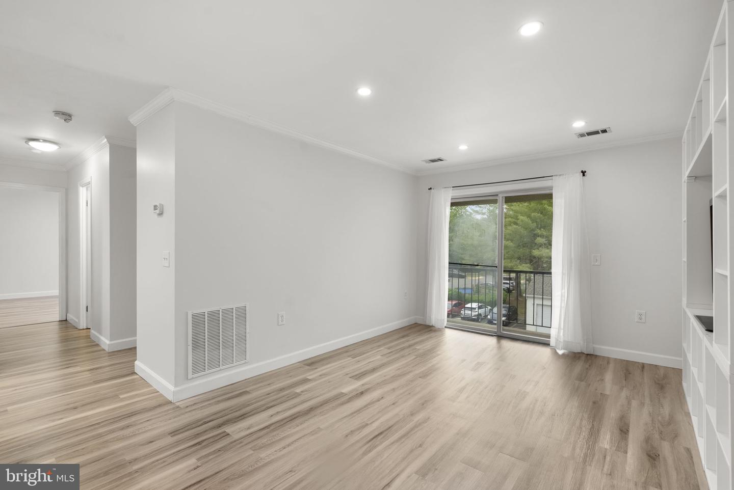 18328 Streamside Dr #304 Property Photo 10