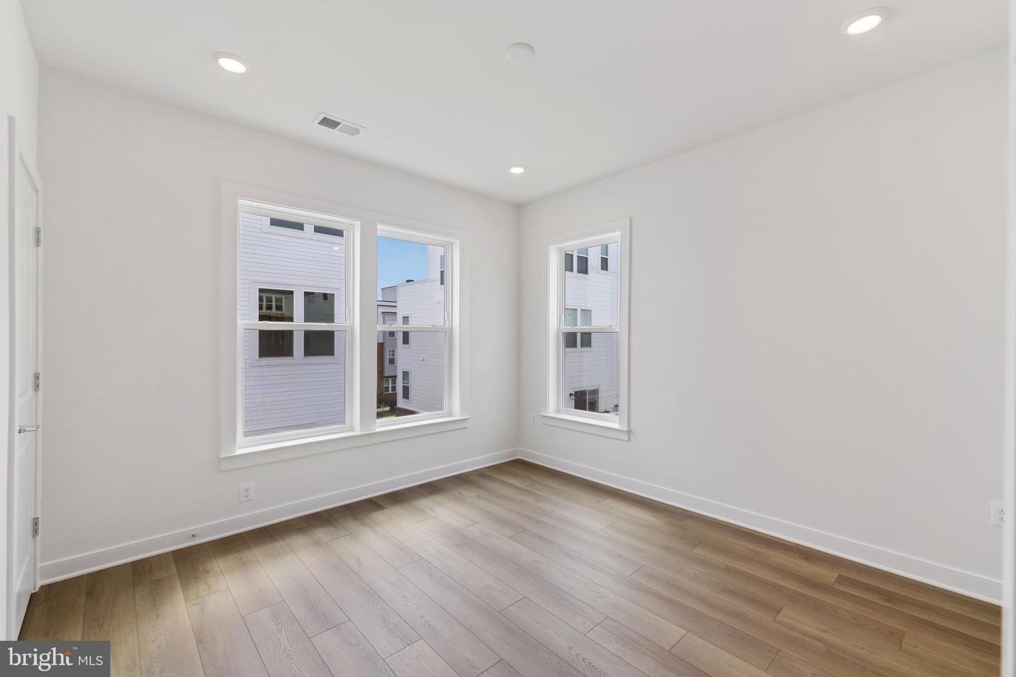 2042 Henson Norris St Property Photo 20