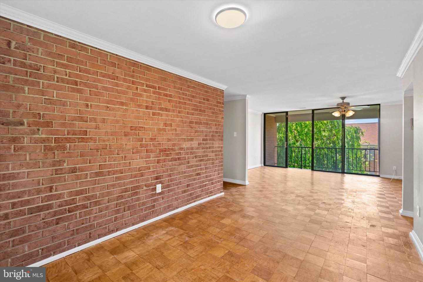 768 Quince Orchard Blvd #768-202 Property Photo 2
