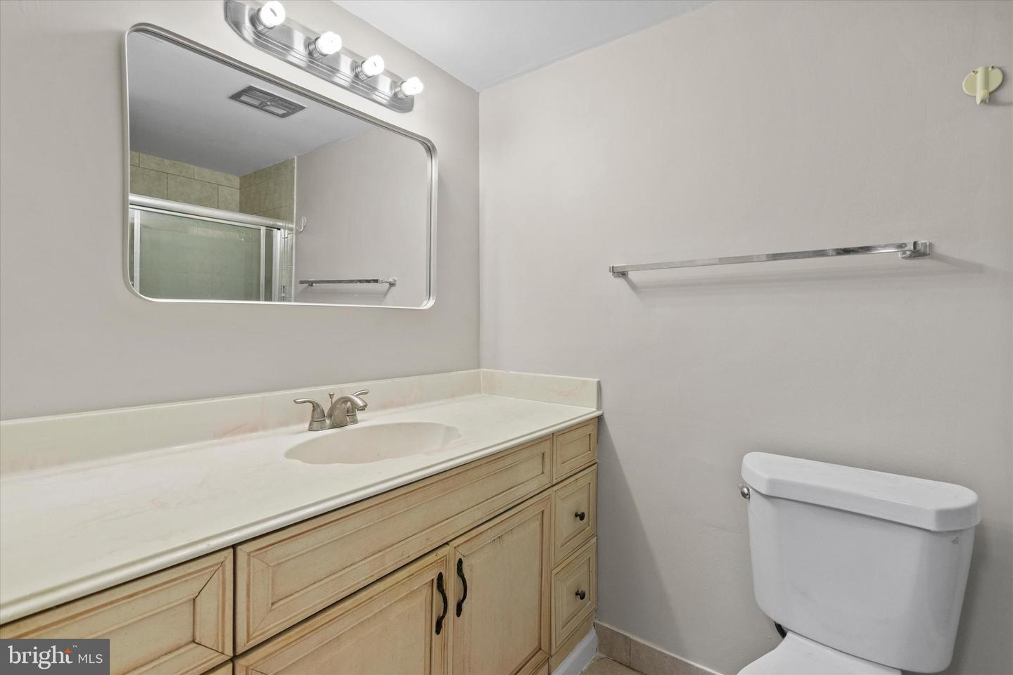 768 Quince Orchard Blvd #768-202 Property Photo 7