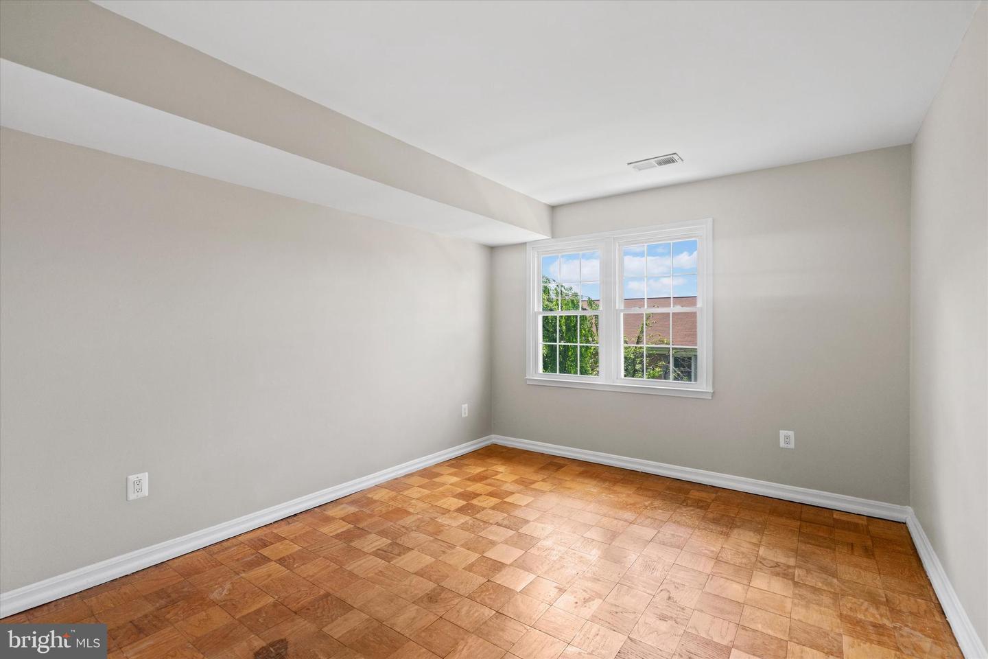 768 Quince Orchard Blvd #768-202 Property Photo 9