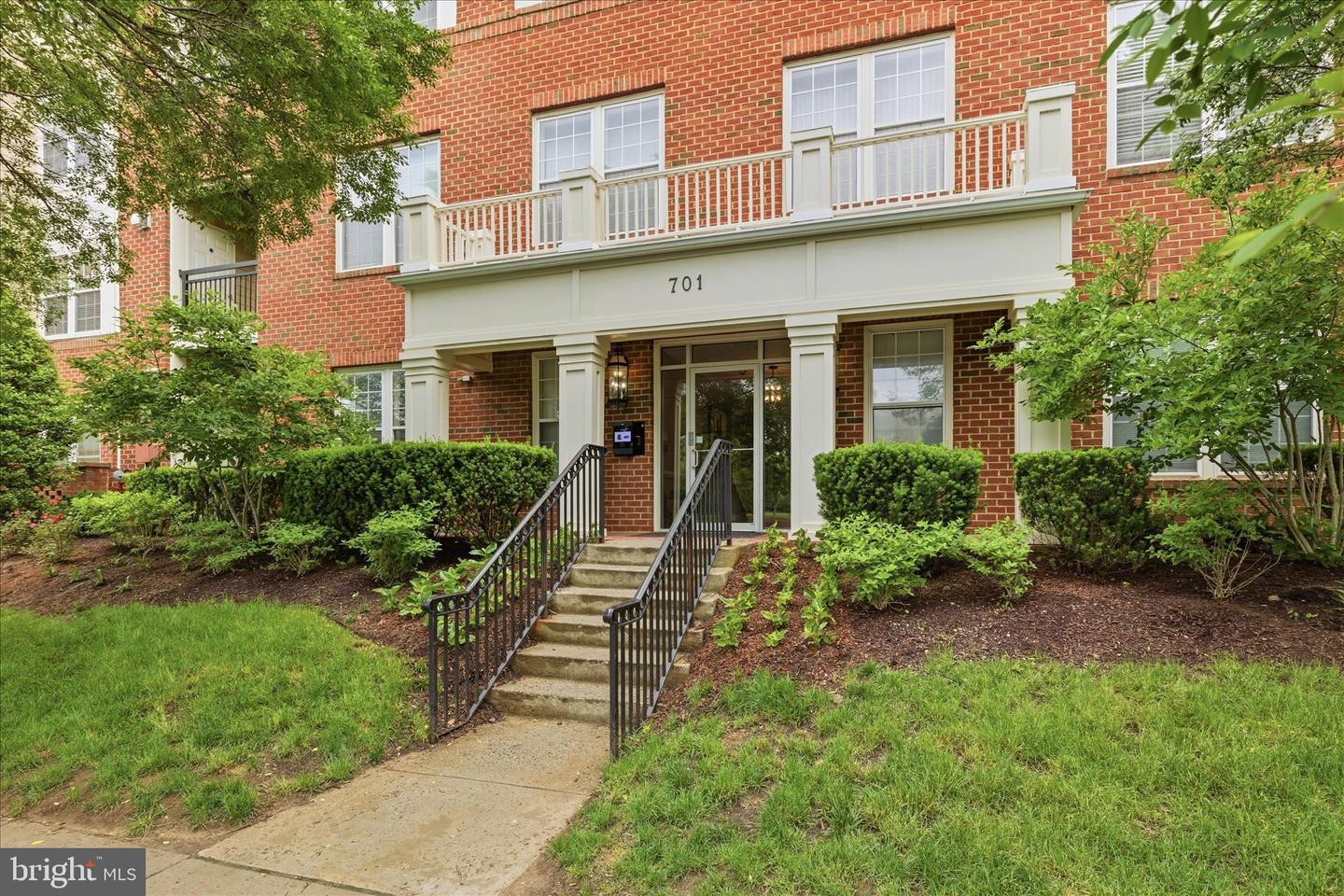 701 Fallsgrove Dr #102 Property Photo 1