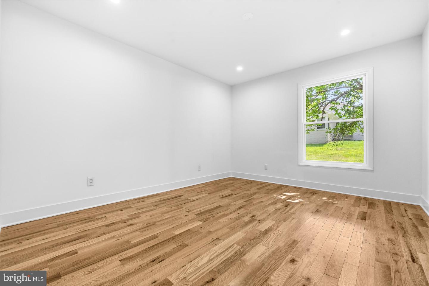 9828 Watts Branch Dr Property Photo 16
