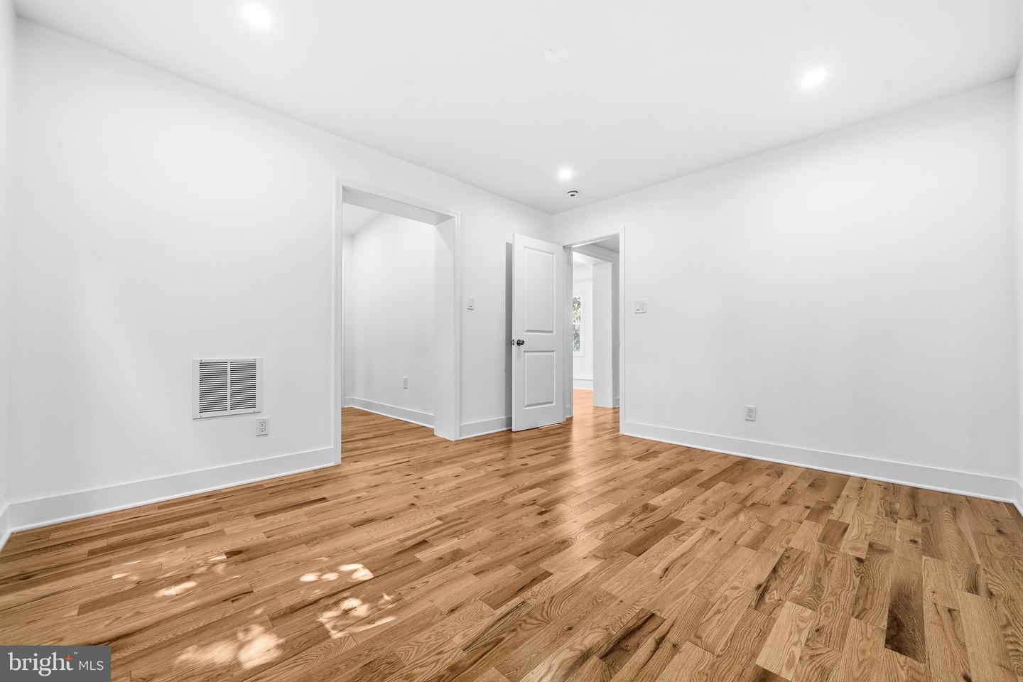 9828 Watts Branch Dr Property Photo 17