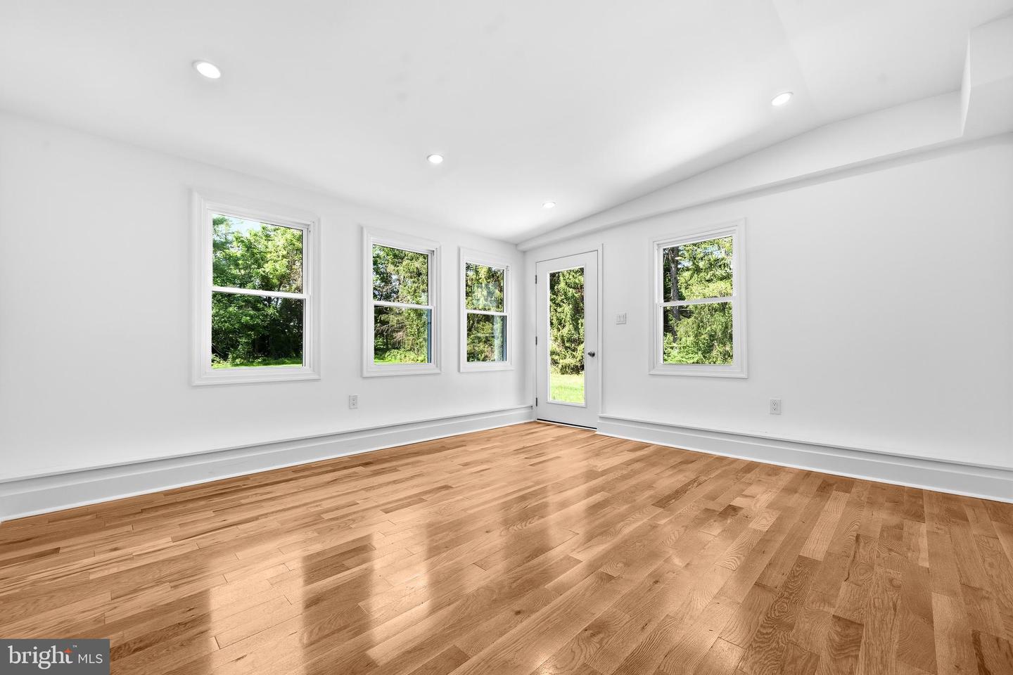 9828 Watts Branch Dr Property Photo 20