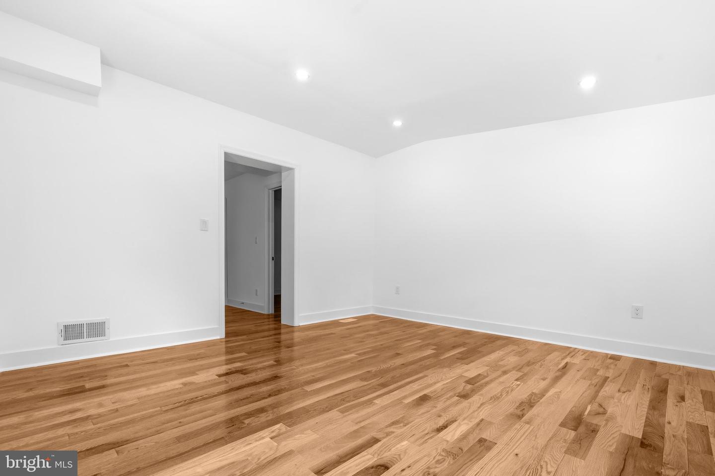 9828 Watts Branch Dr Property Photo 21
