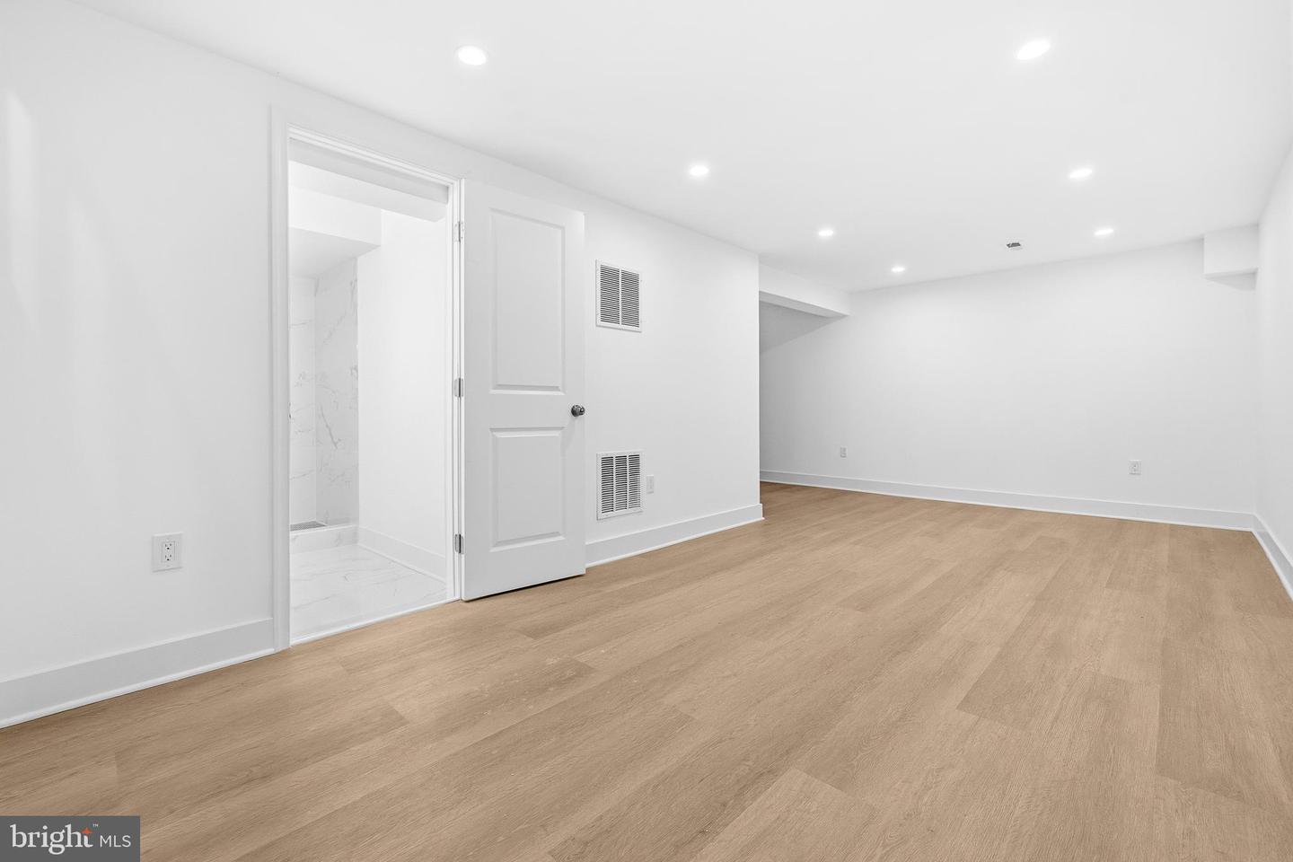 9828 Watts Branch Dr Property Photo 36