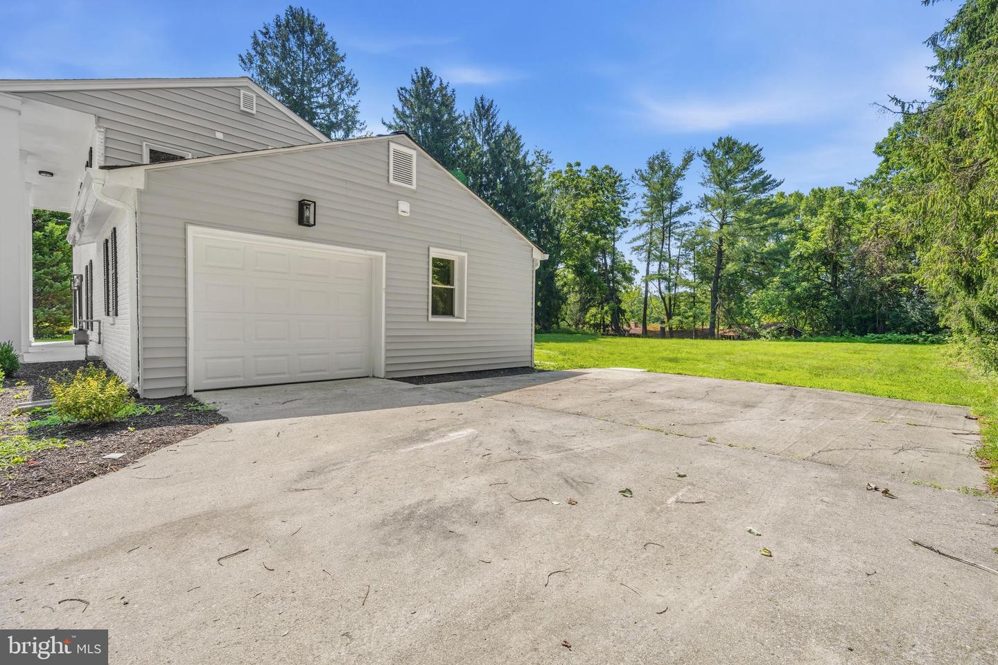 9828 Watts Branch Dr Property Photo 41