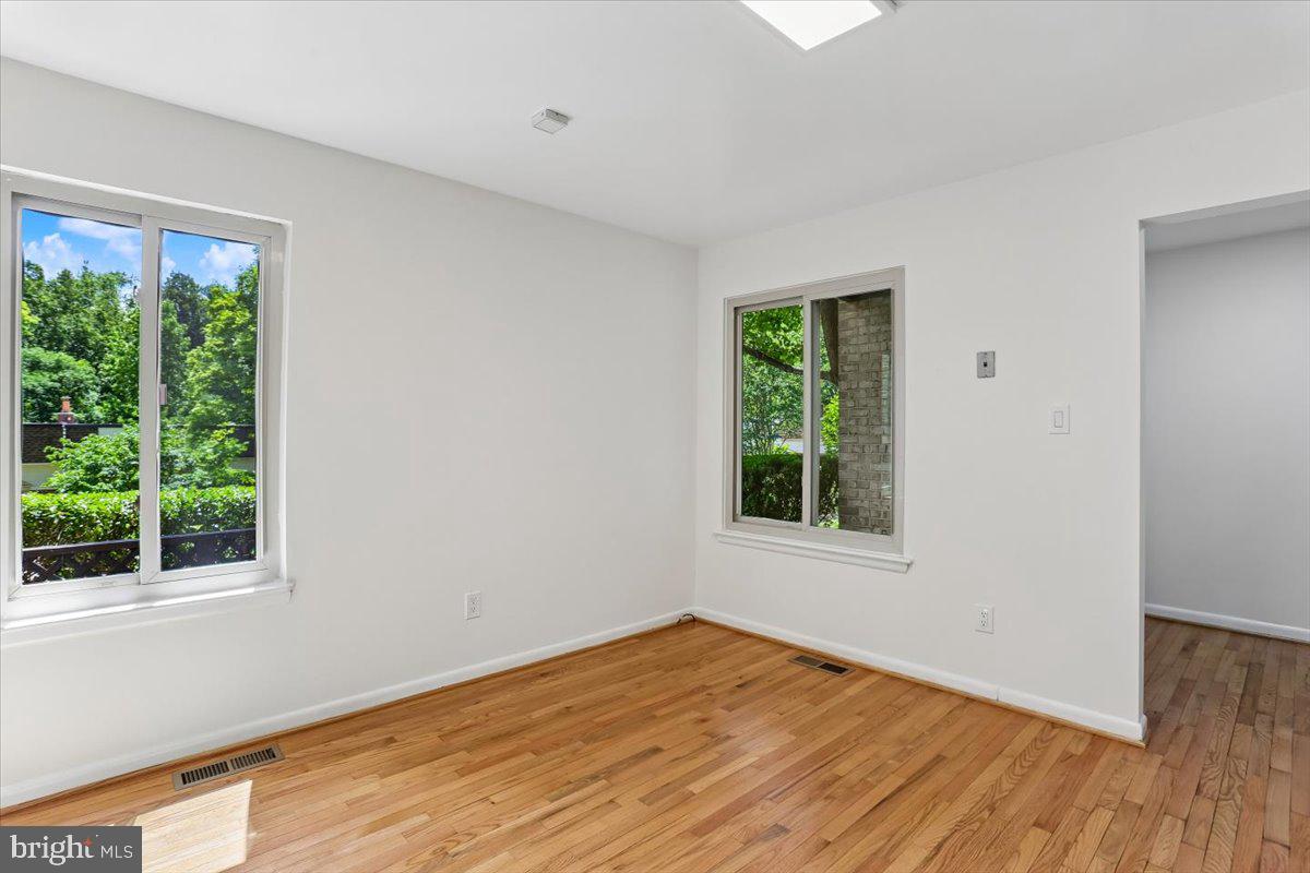 12234 Greenleaf Ave Property Photo 8