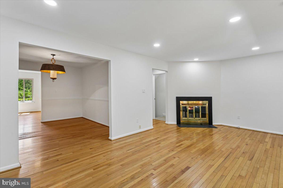 12234 Greenleaf Ave Property Photo 11