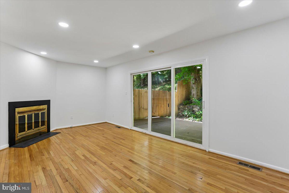 12234 Greenleaf Ave Property Photo 13