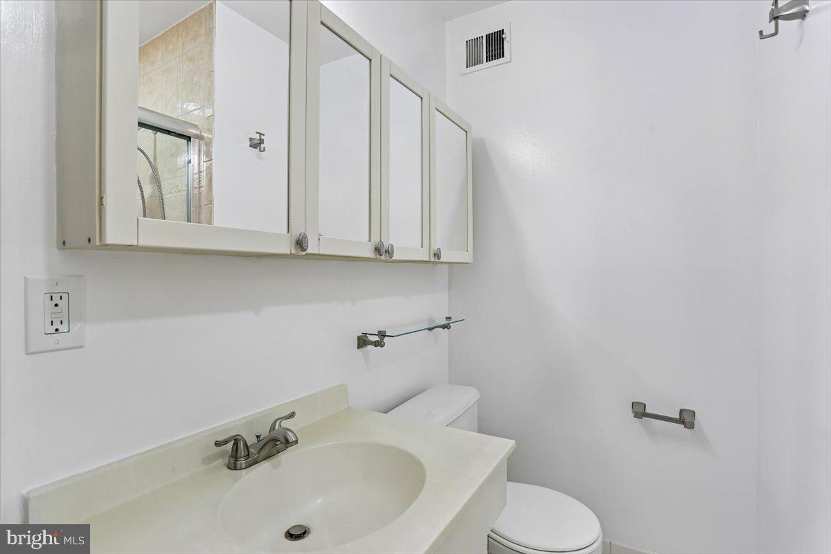 12234 Greenleaf Ave Property Photo 26