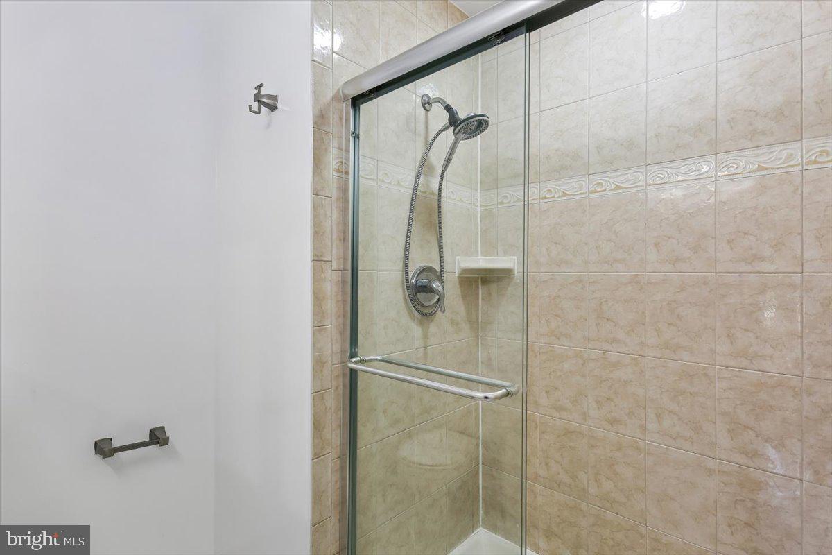12234 Greenleaf Ave Property Photo 27