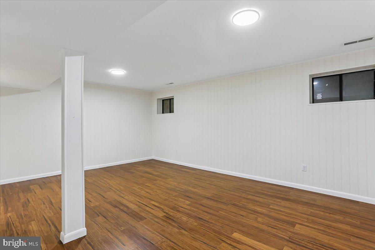 12234 Greenleaf Ave Property Photo 39