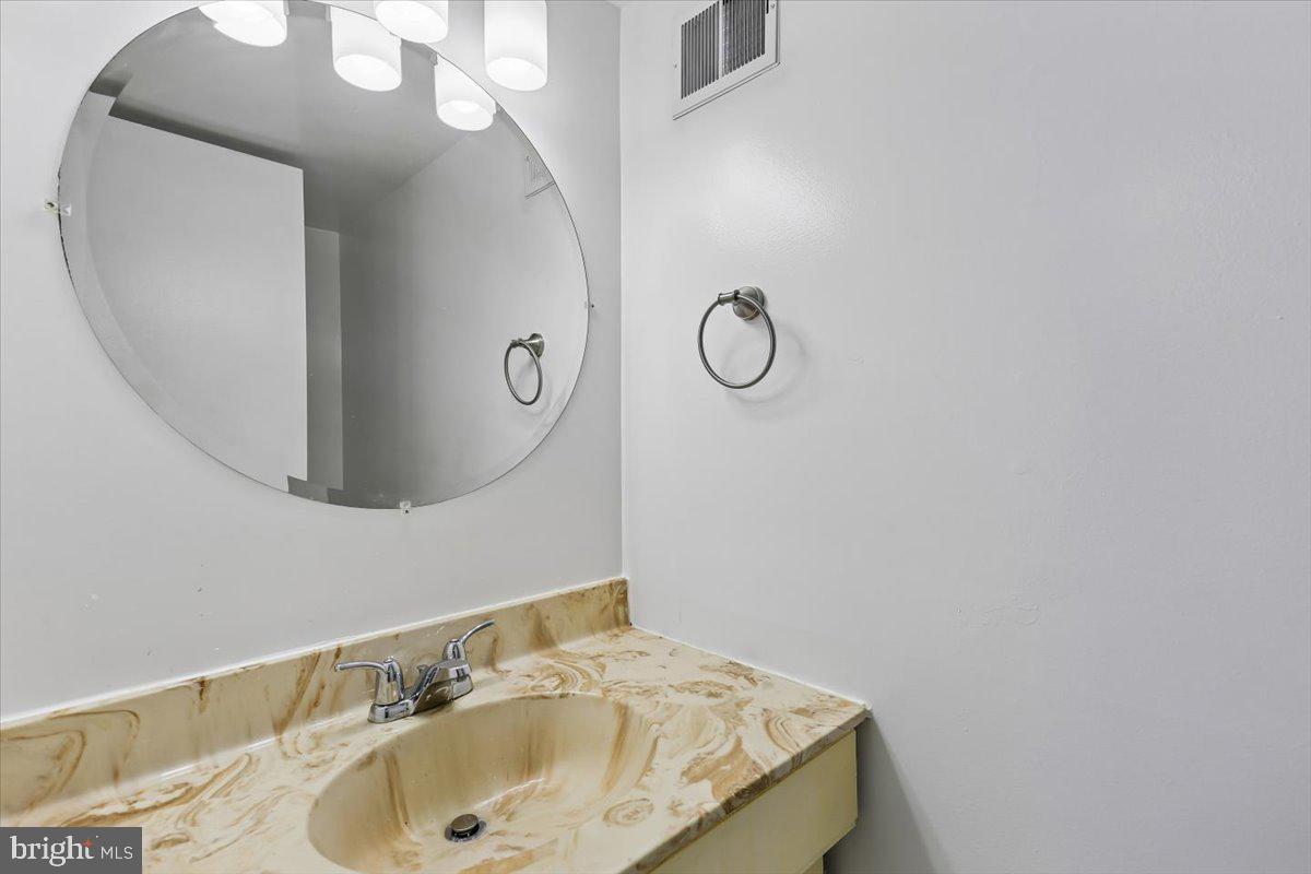 12234 Greenleaf Ave Property Photo 41