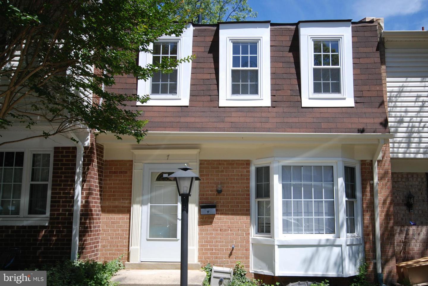 7 HYACINTH CT #7 Property Photo 1