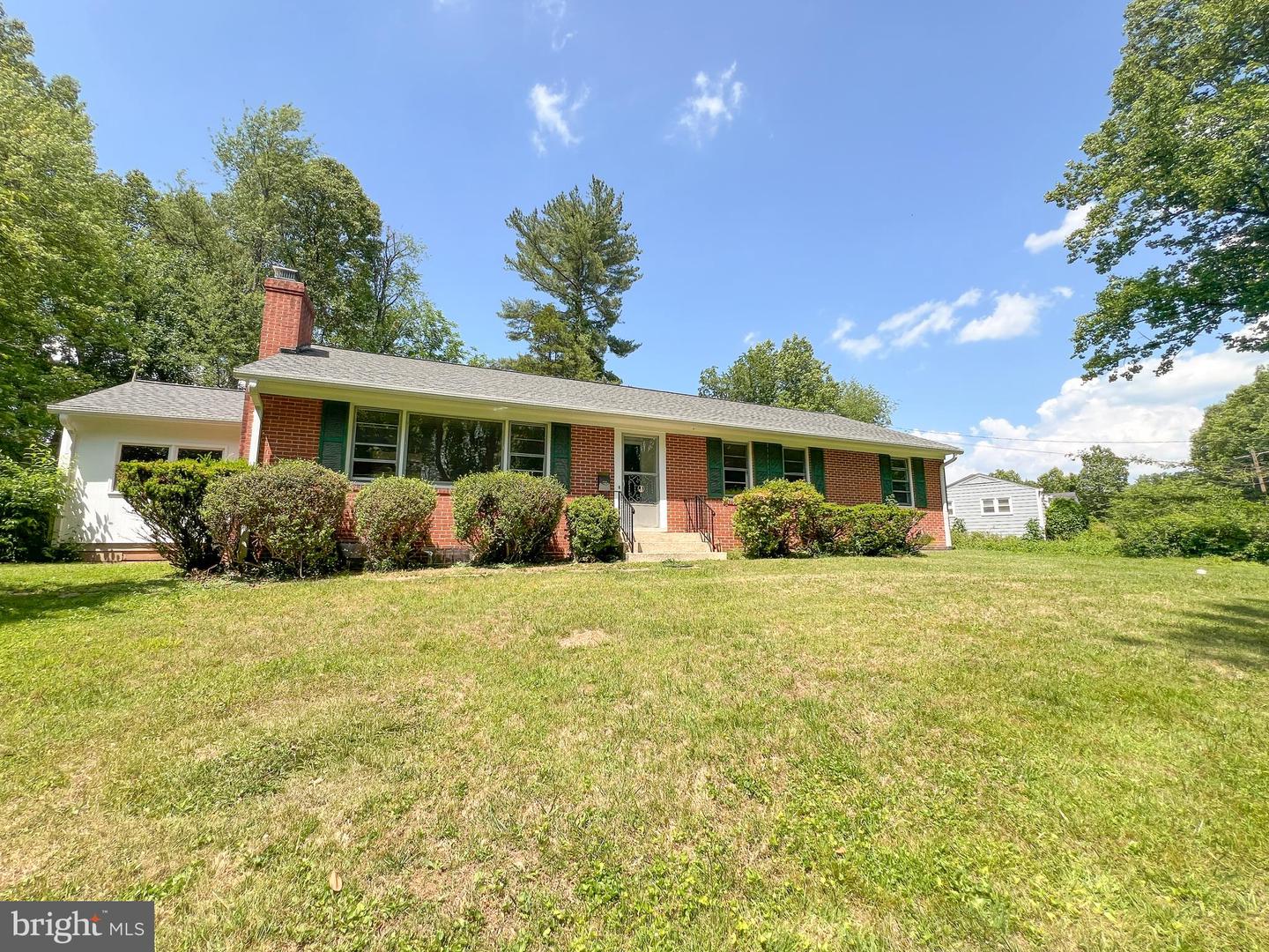 10001 Woodhill Rd Property Photo 2