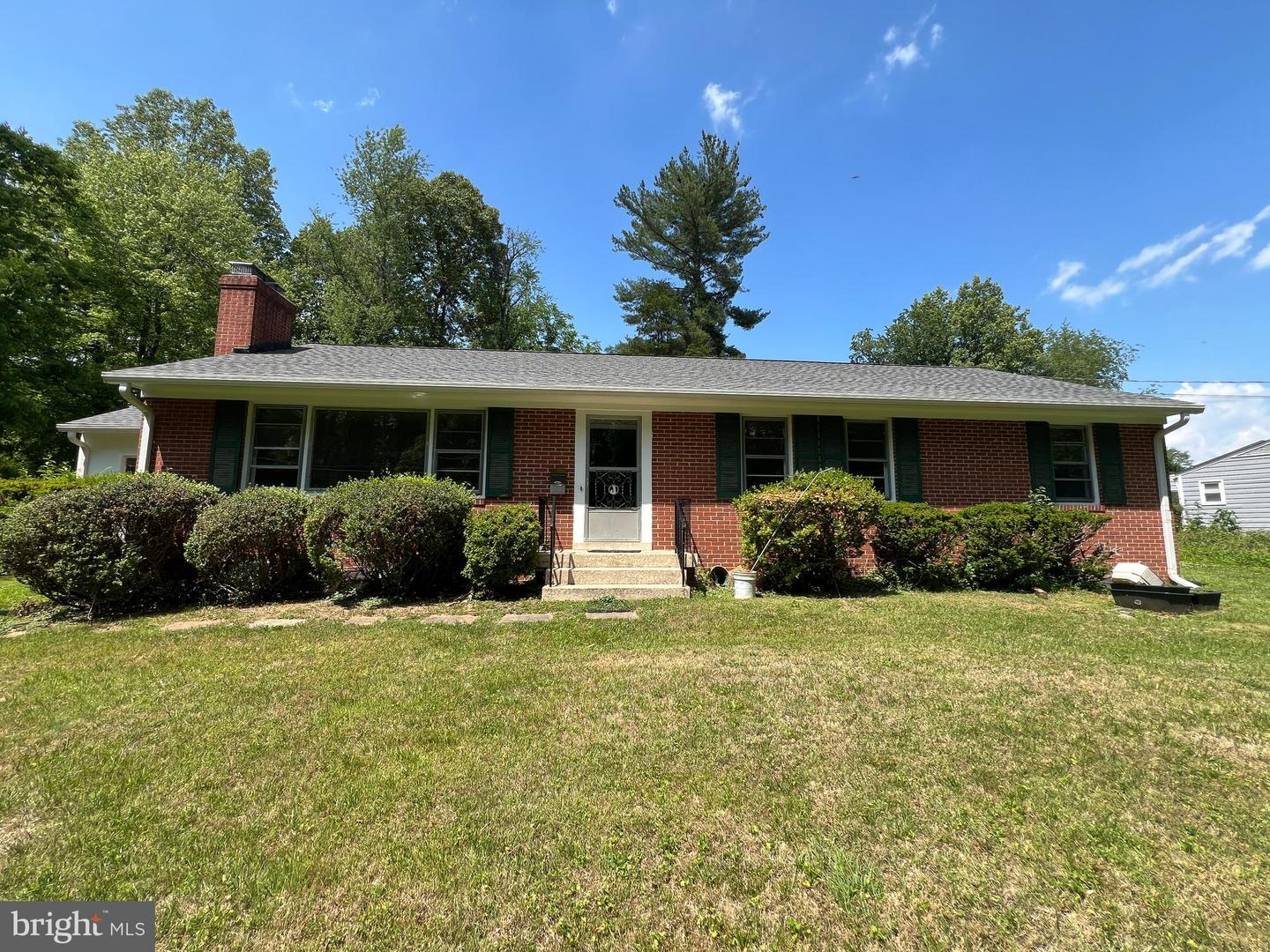 10001 Woodhill Rd Property Photo 3