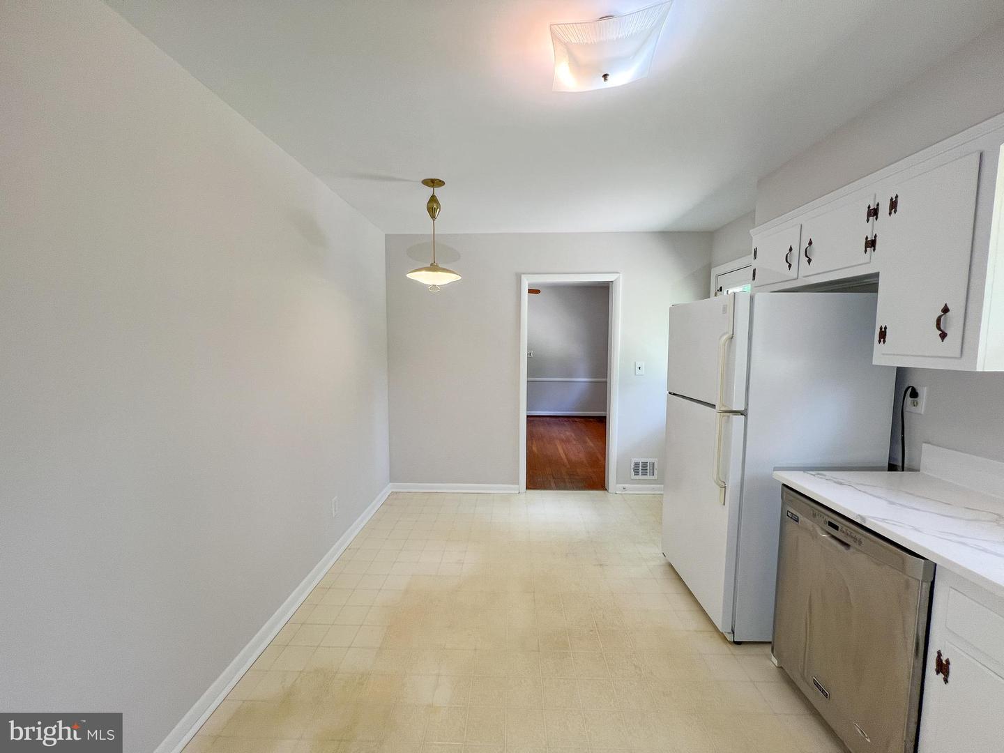 10001 Woodhill Rd Property Photo 7