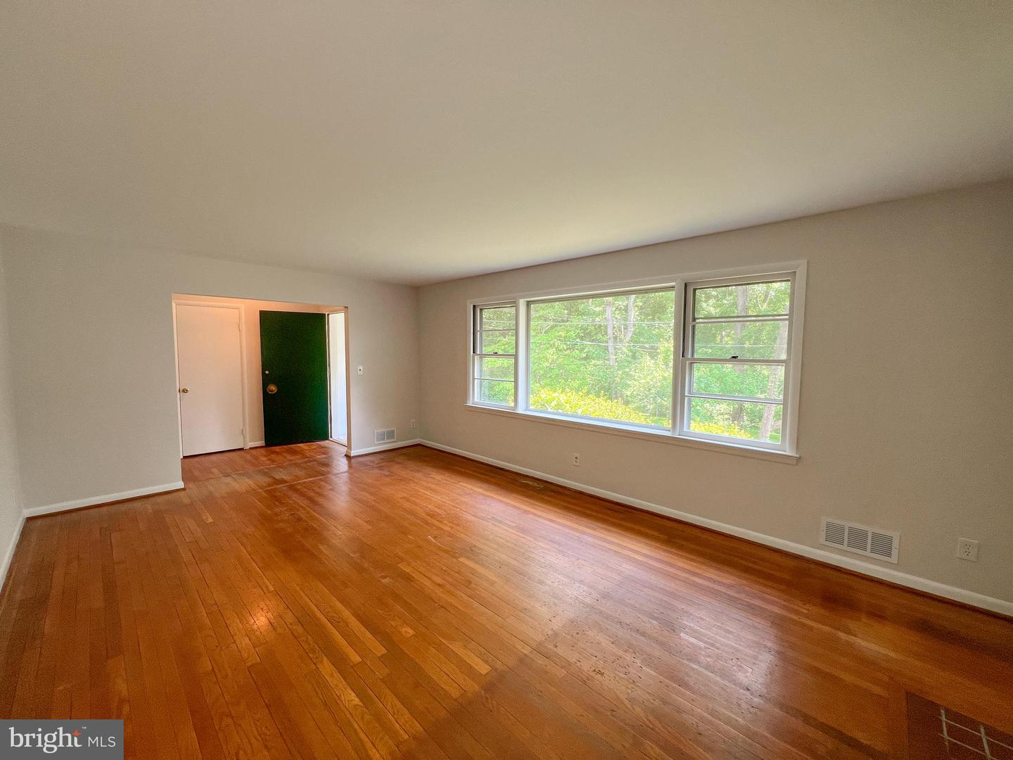 10001 Woodhill Rd Property Photo 11