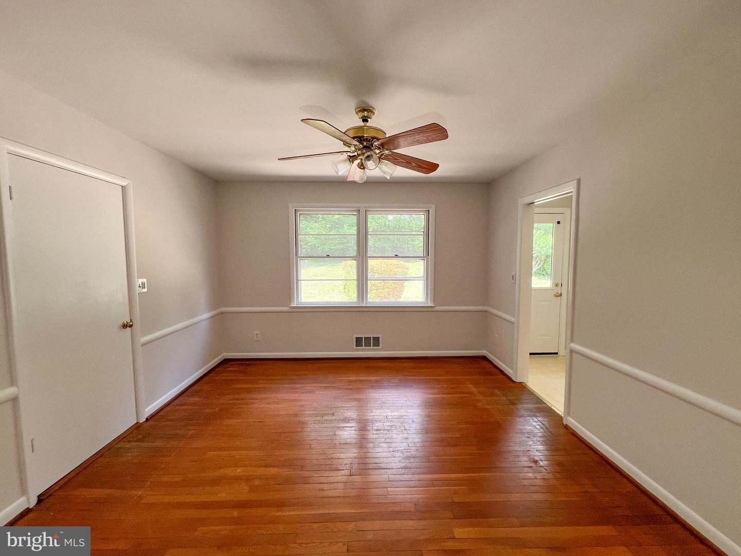 10001 Woodhill Rd Property Photo 13