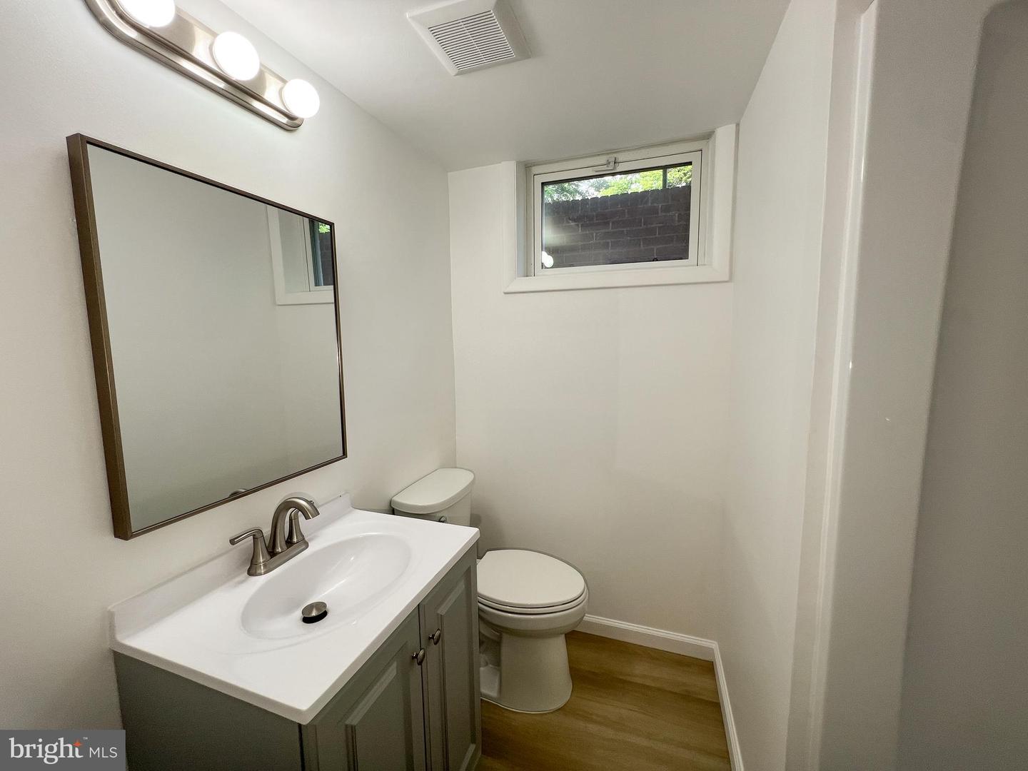 10001 Woodhill Rd Property Photo 26