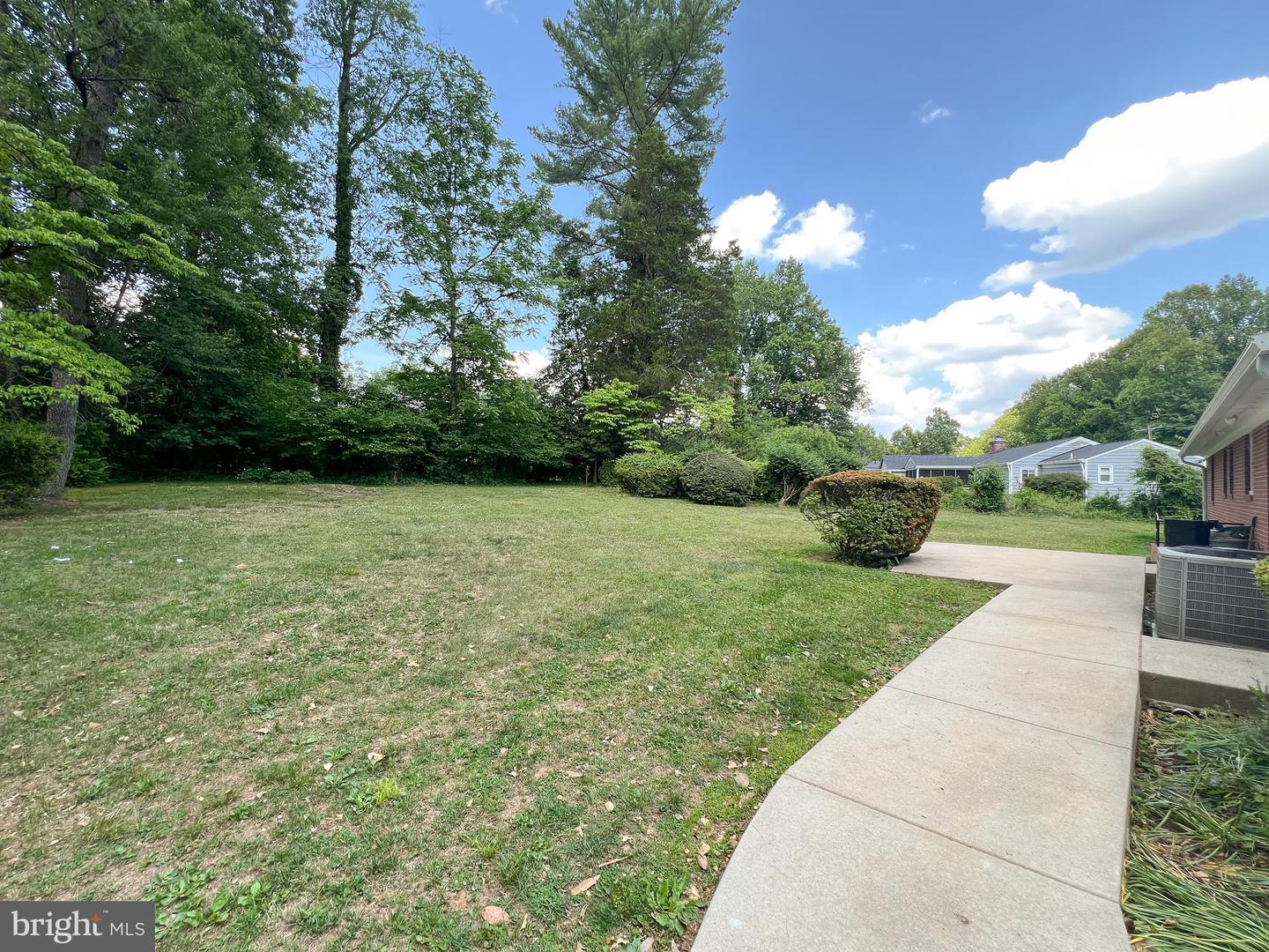 10001 Woodhill Rd Property Photo 29
