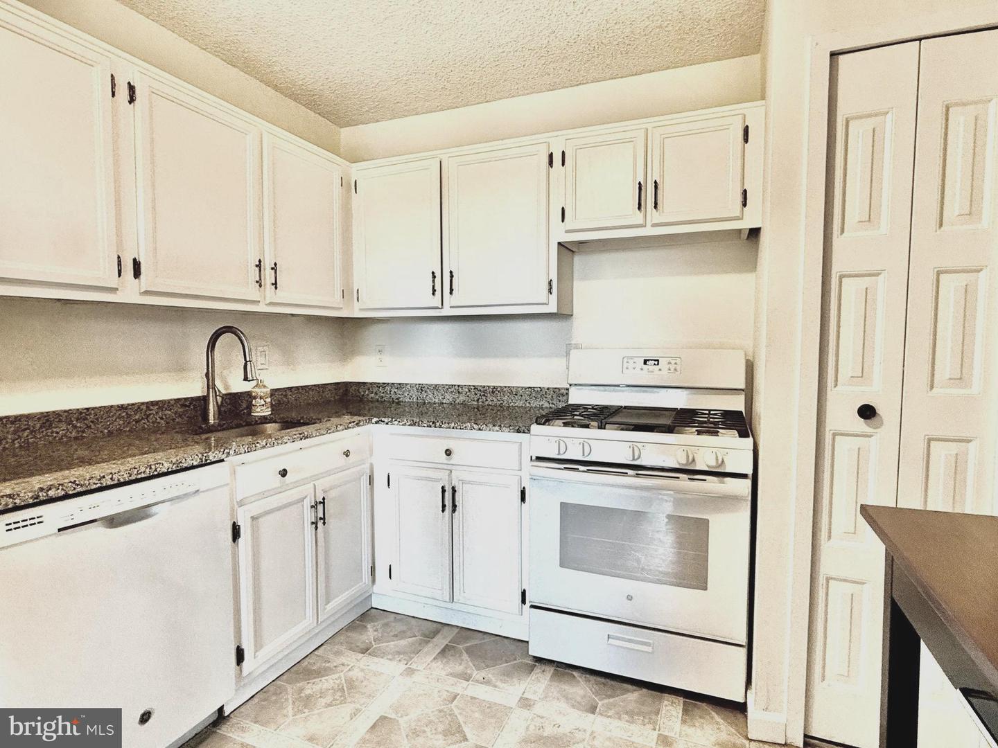 5225 Pooks Hill Rd #708s Property Photo 13