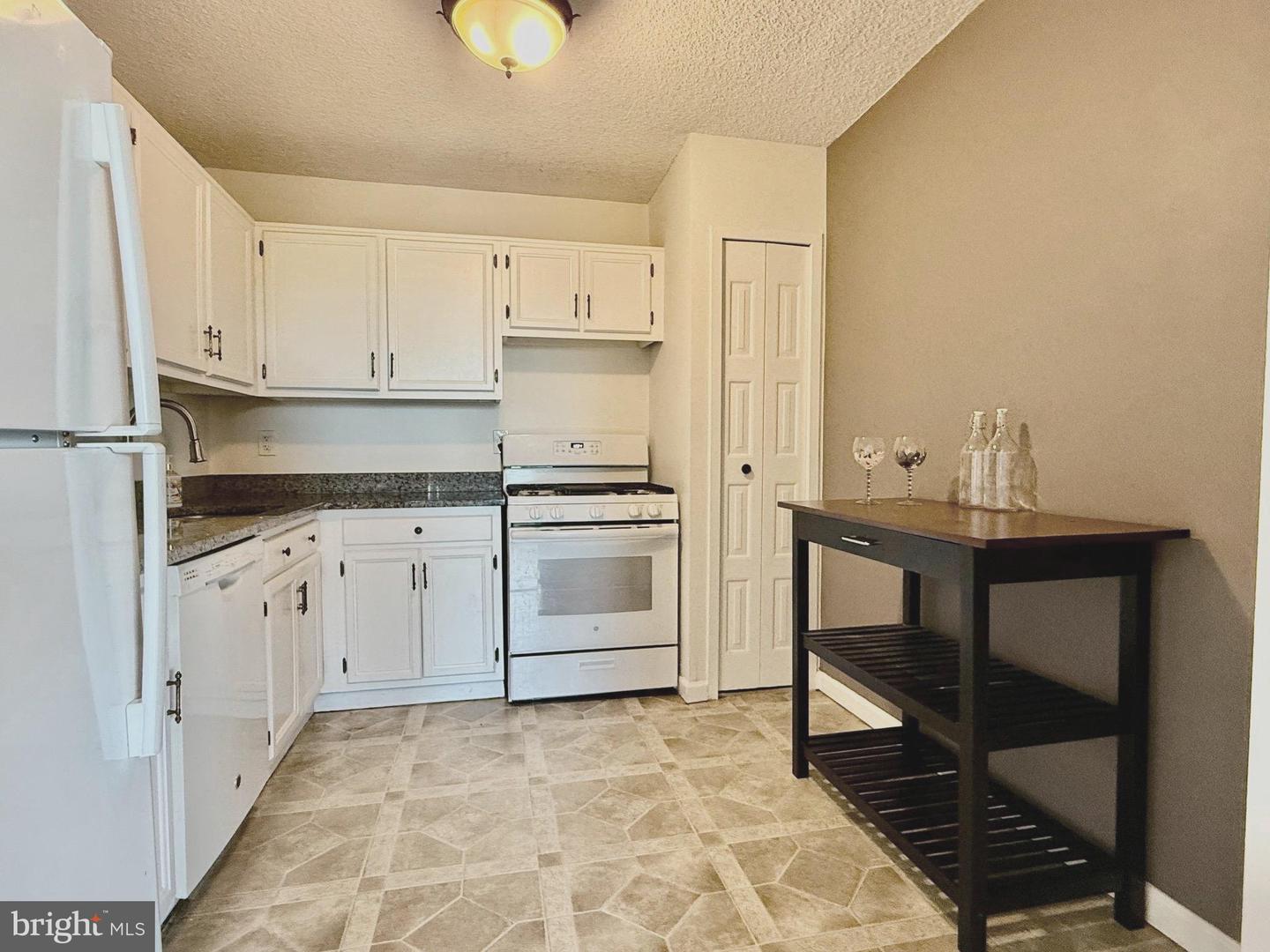 5225 Pooks Hill Rd #708s Property Photo 14