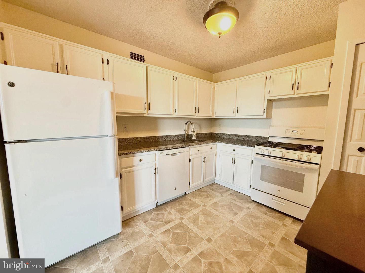 5225 Pooks Hill Rd #708s Property Photo 16