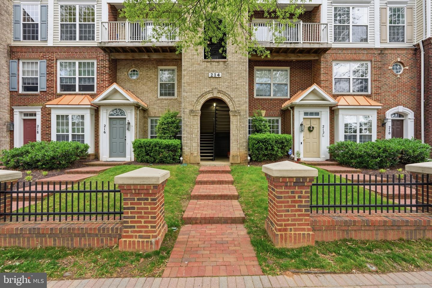 214-d Fallsgrove Blvd #12 Property Photo 1
