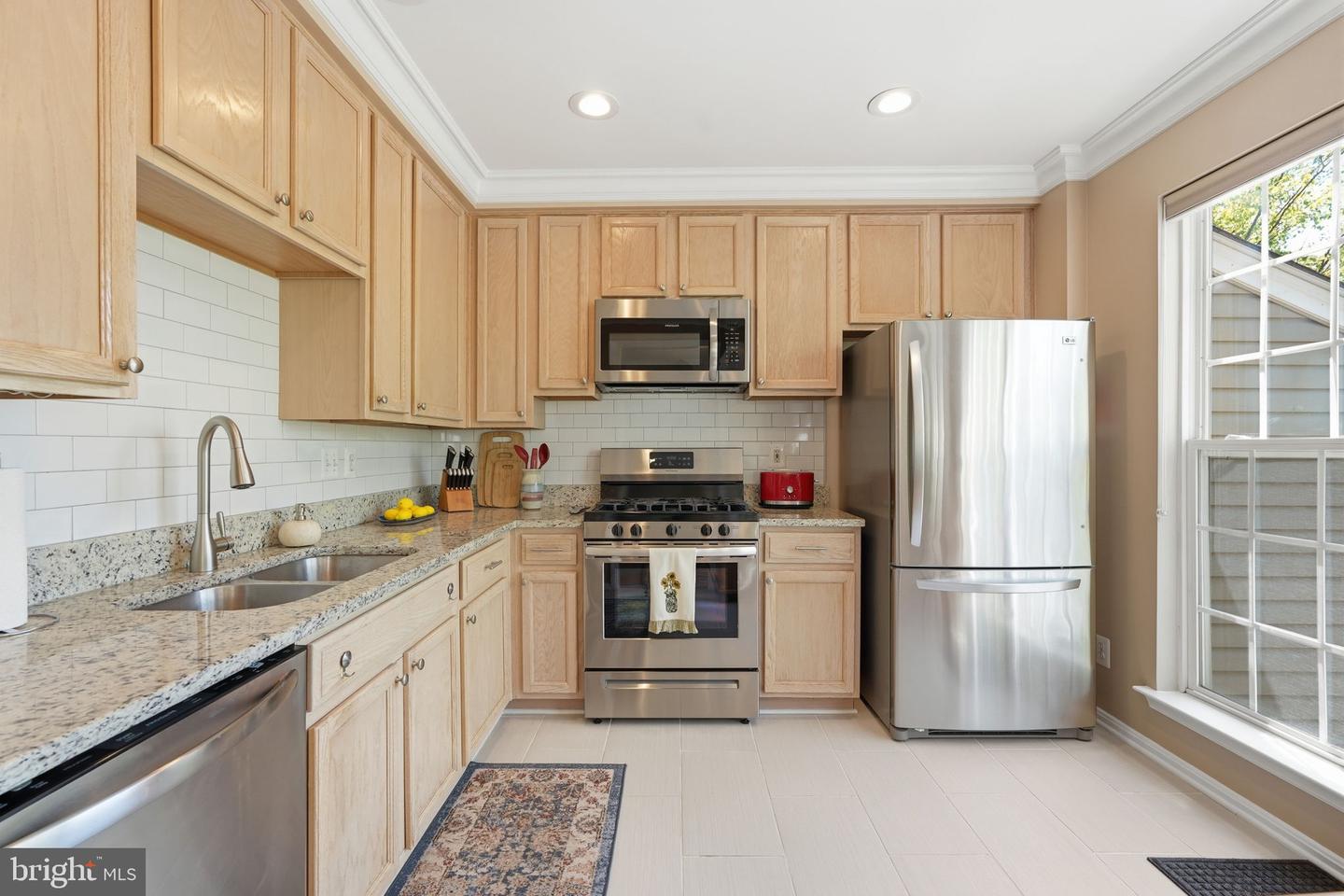 214-d Fallsgrove Blvd #12 Property Photo 3