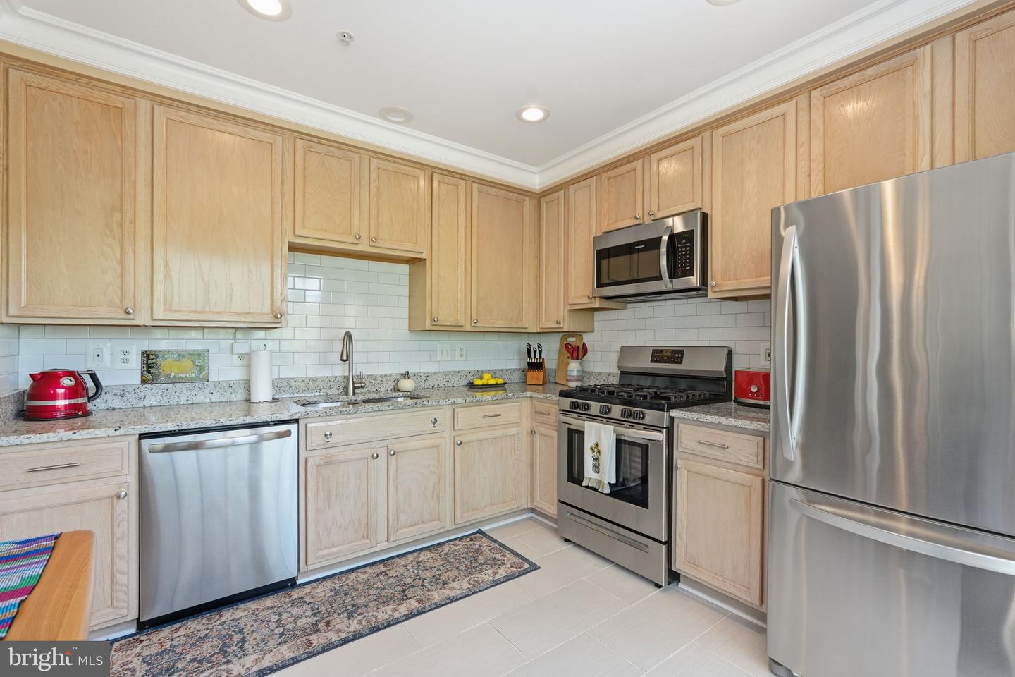 214-d Fallsgrove Blvd #12 Property Photo 6