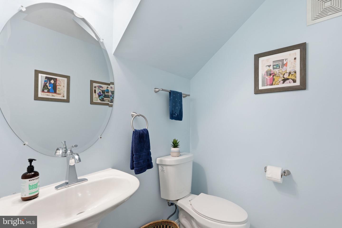 214-d Fallsgrove Blvd #12 Property Photo 8