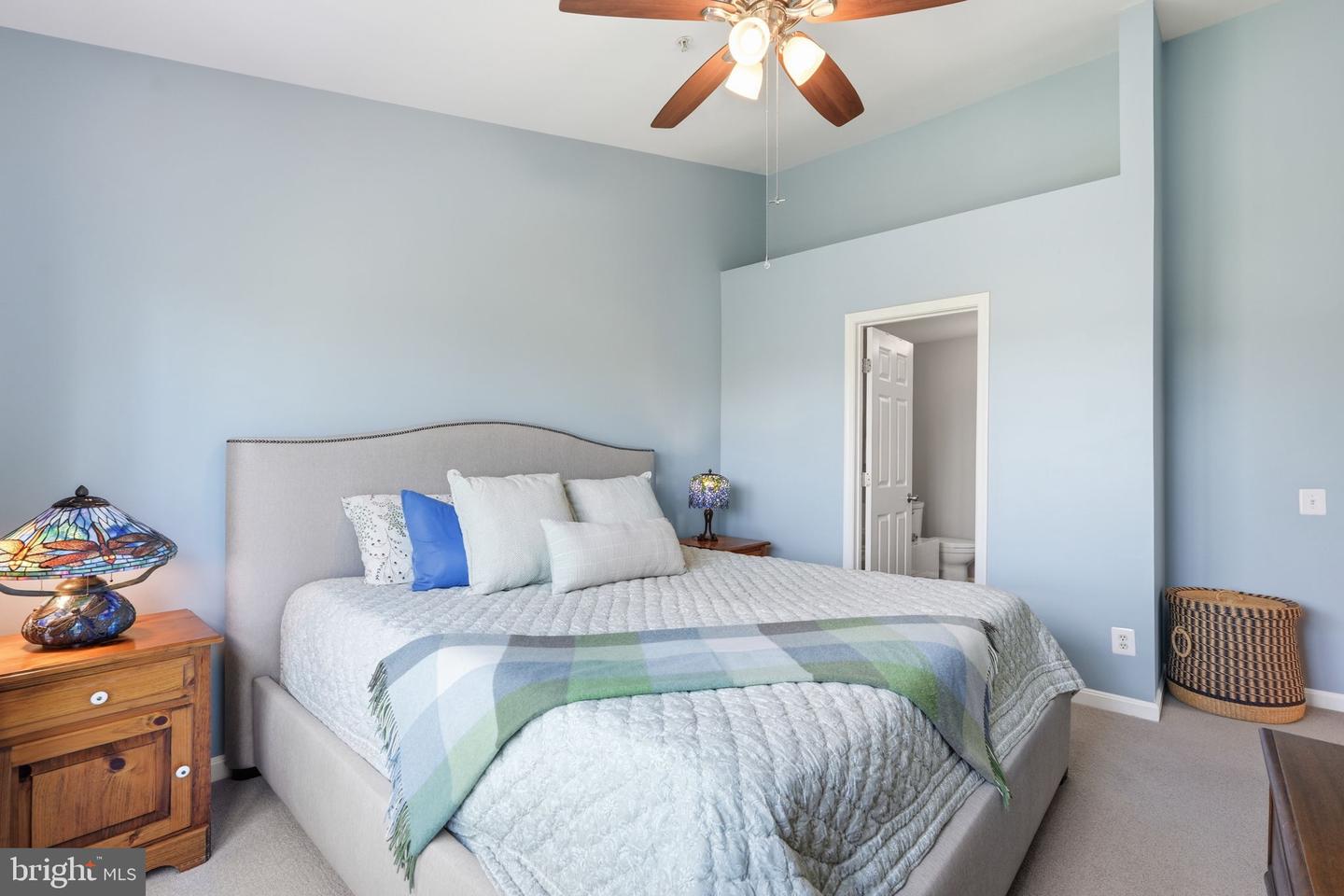 214-d Fallsgrove Blvd #12 Property Photo 17