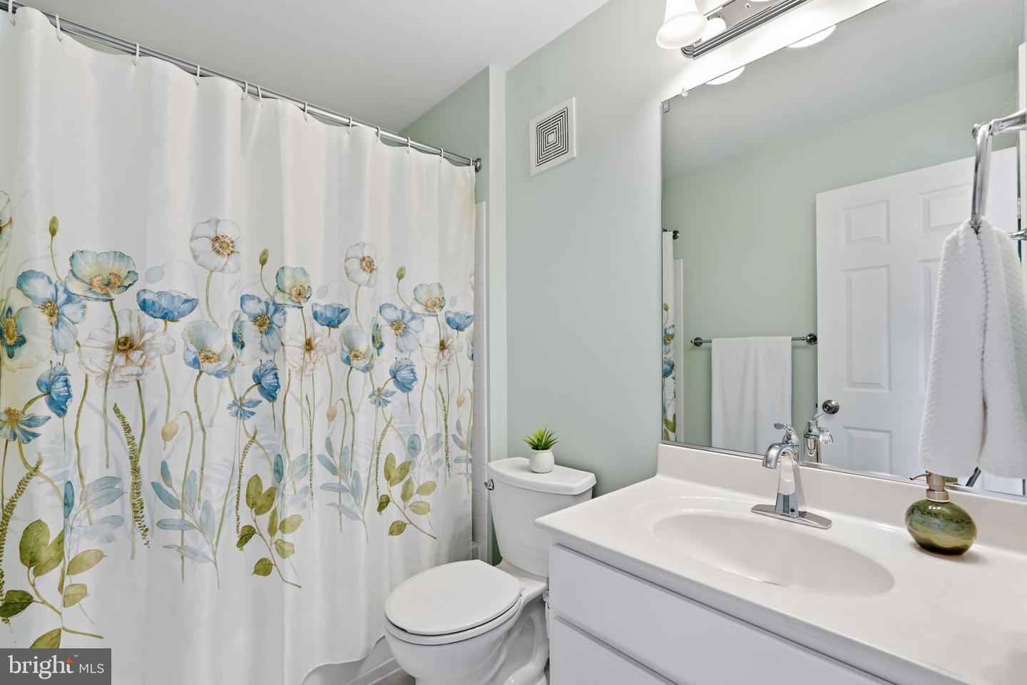 214-d Fallsgrove Blvd #12 Property Photo 26