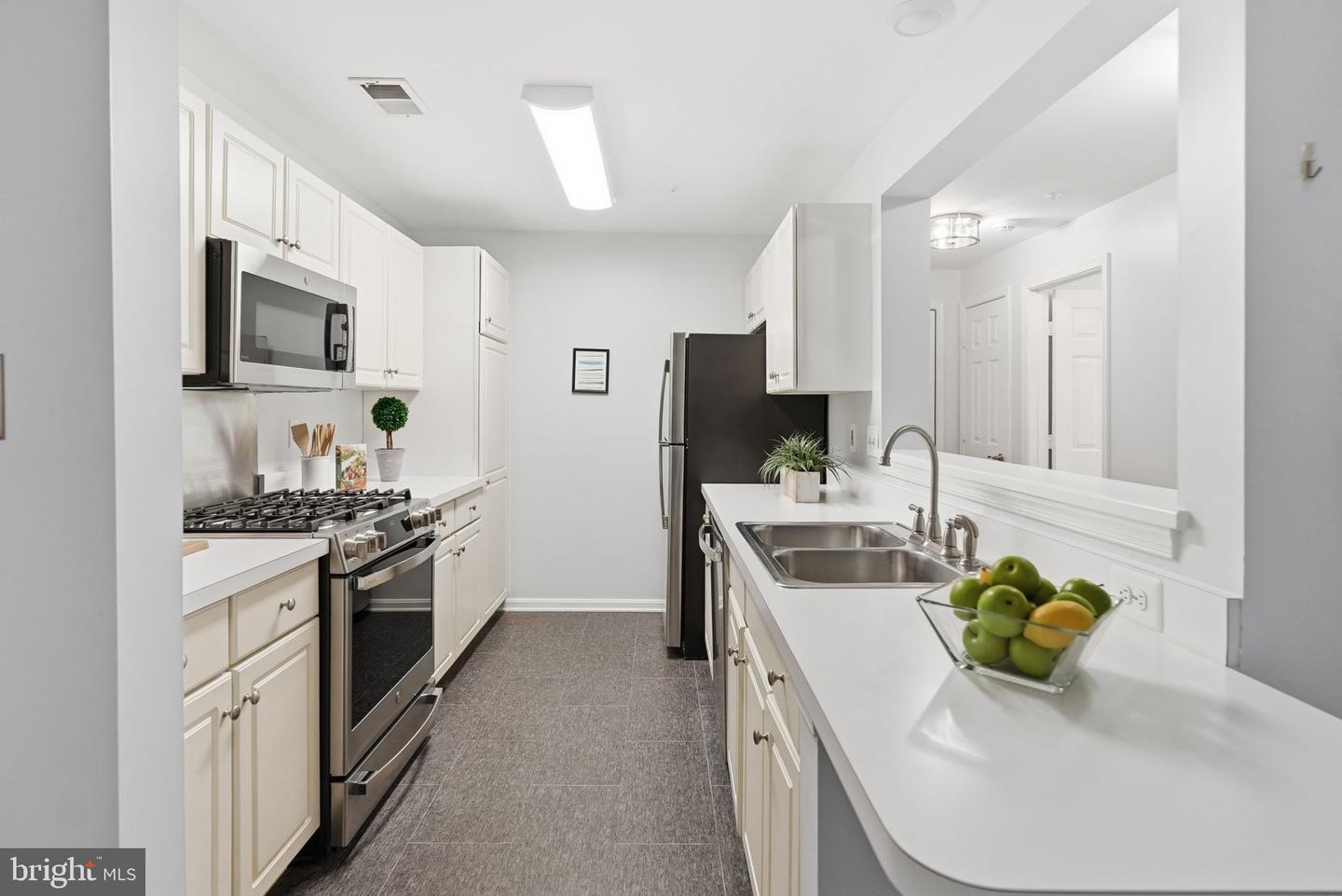 10021 Vanderbilt #10 Property Photo 4