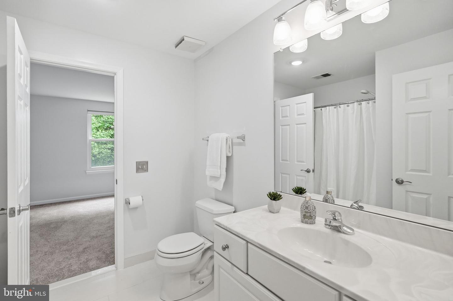 10021 Vanderbilt #10 Property Photo 12