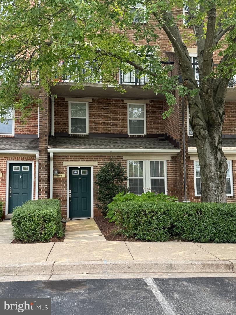 4075 CHESTERWOOD DR #4075 Property Photo 1