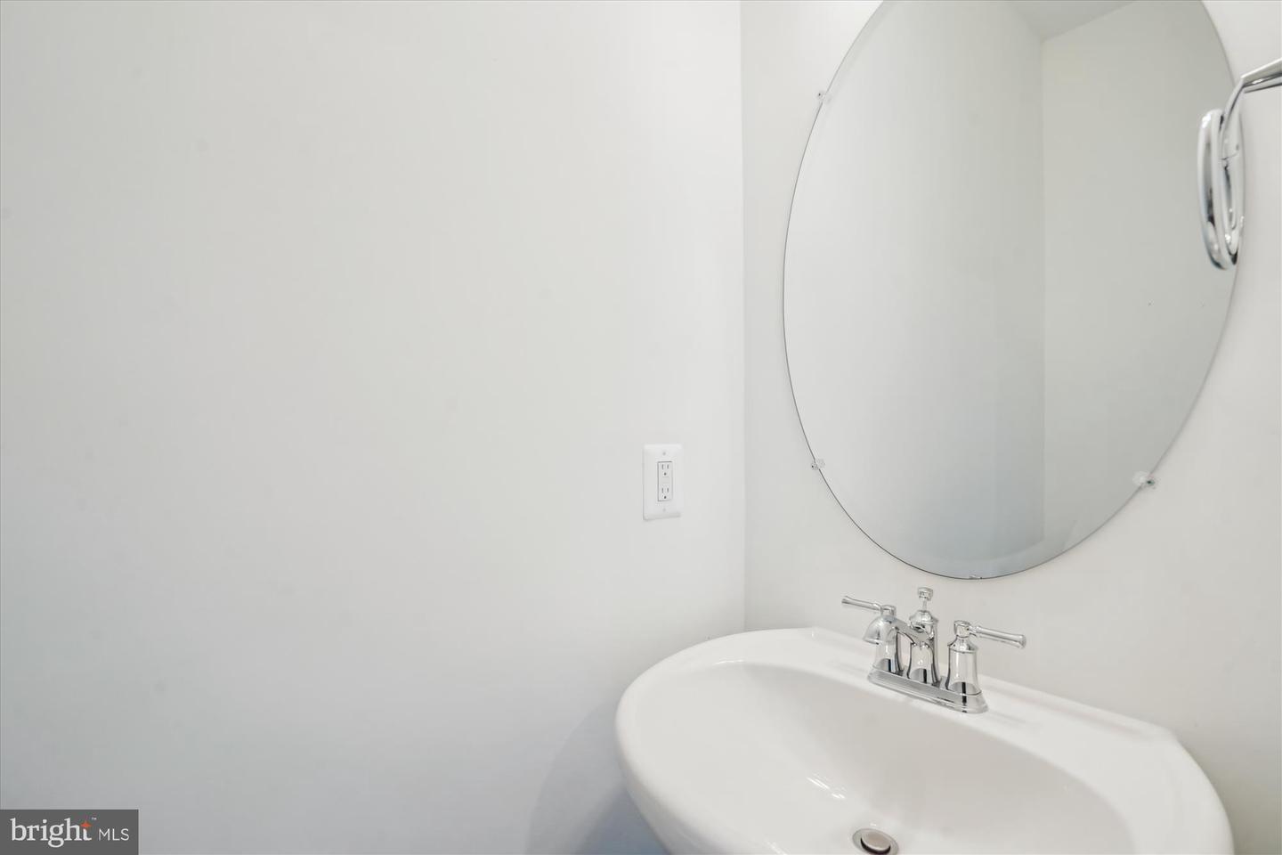 845 King Farm Blvd Property Photo 18