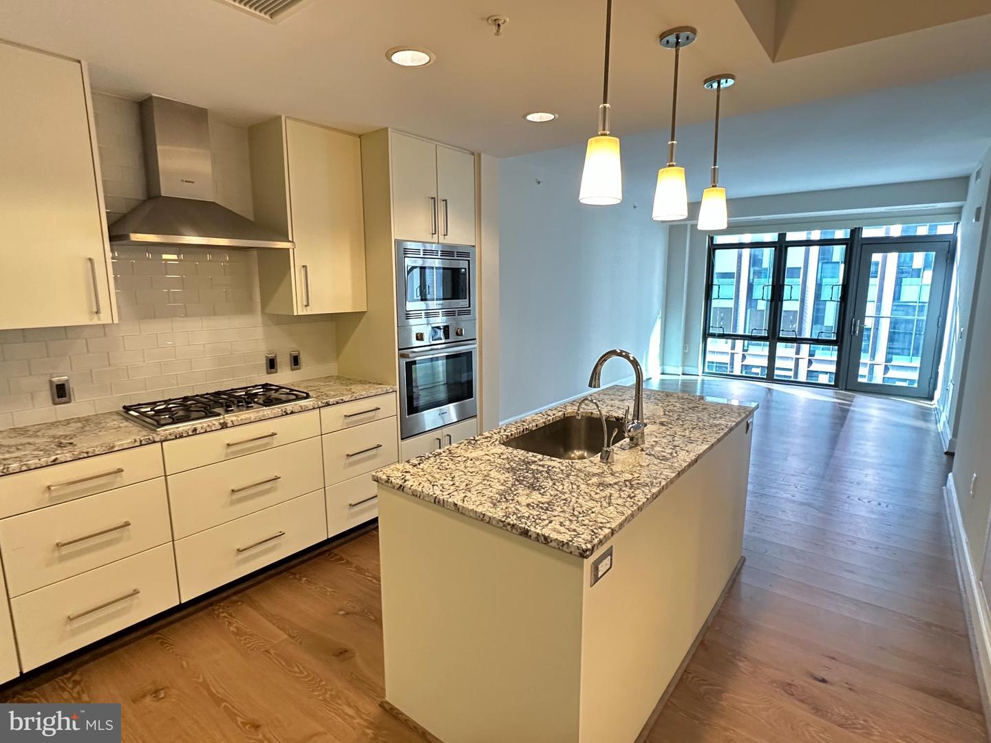 7171 Woodmont Ave #606 Property Photo 1