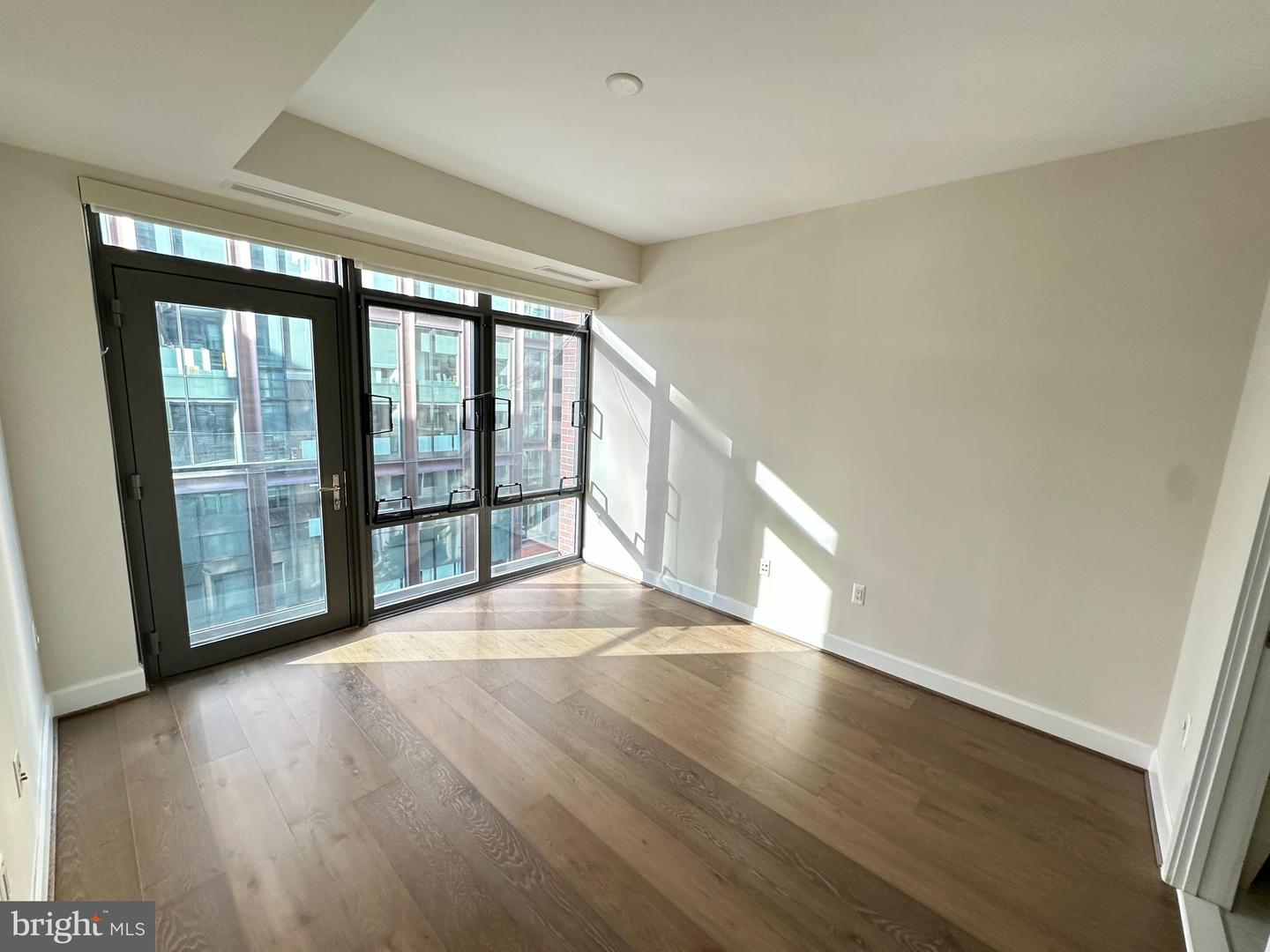 7171 Woodmont Ave #606 Property Photo 4