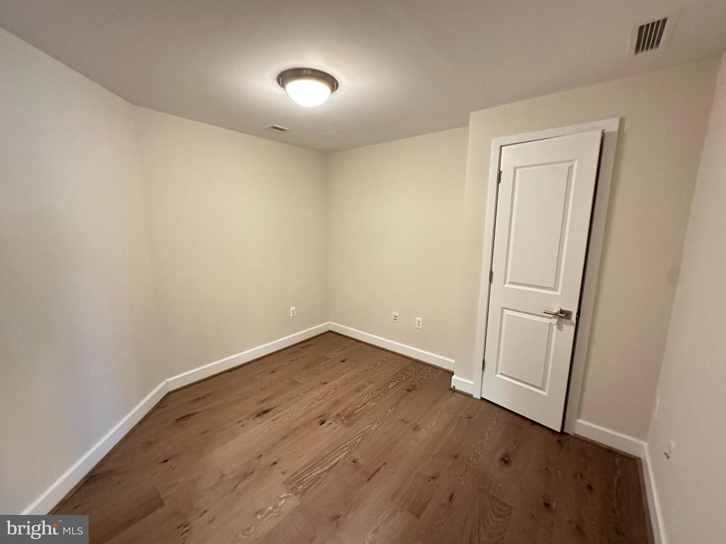 7171 Woodmont Ave #606 Property Photo 11