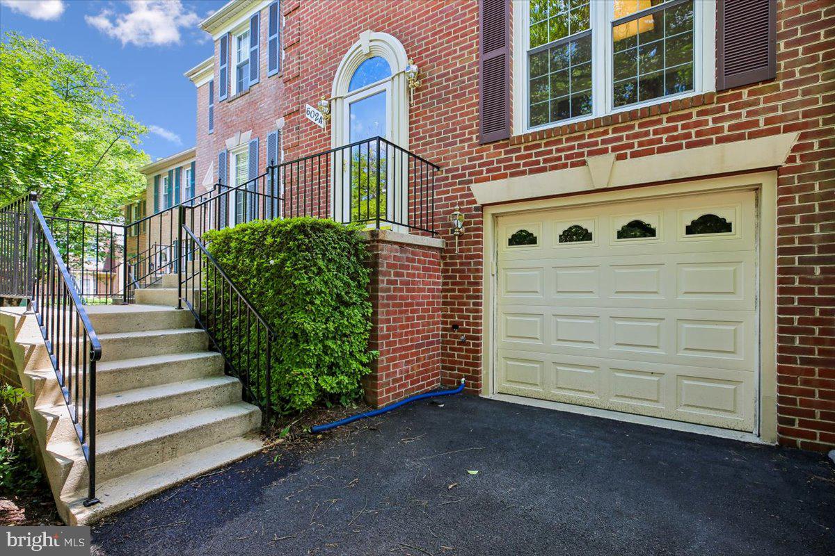 6024 Loganwood Property Photo 1