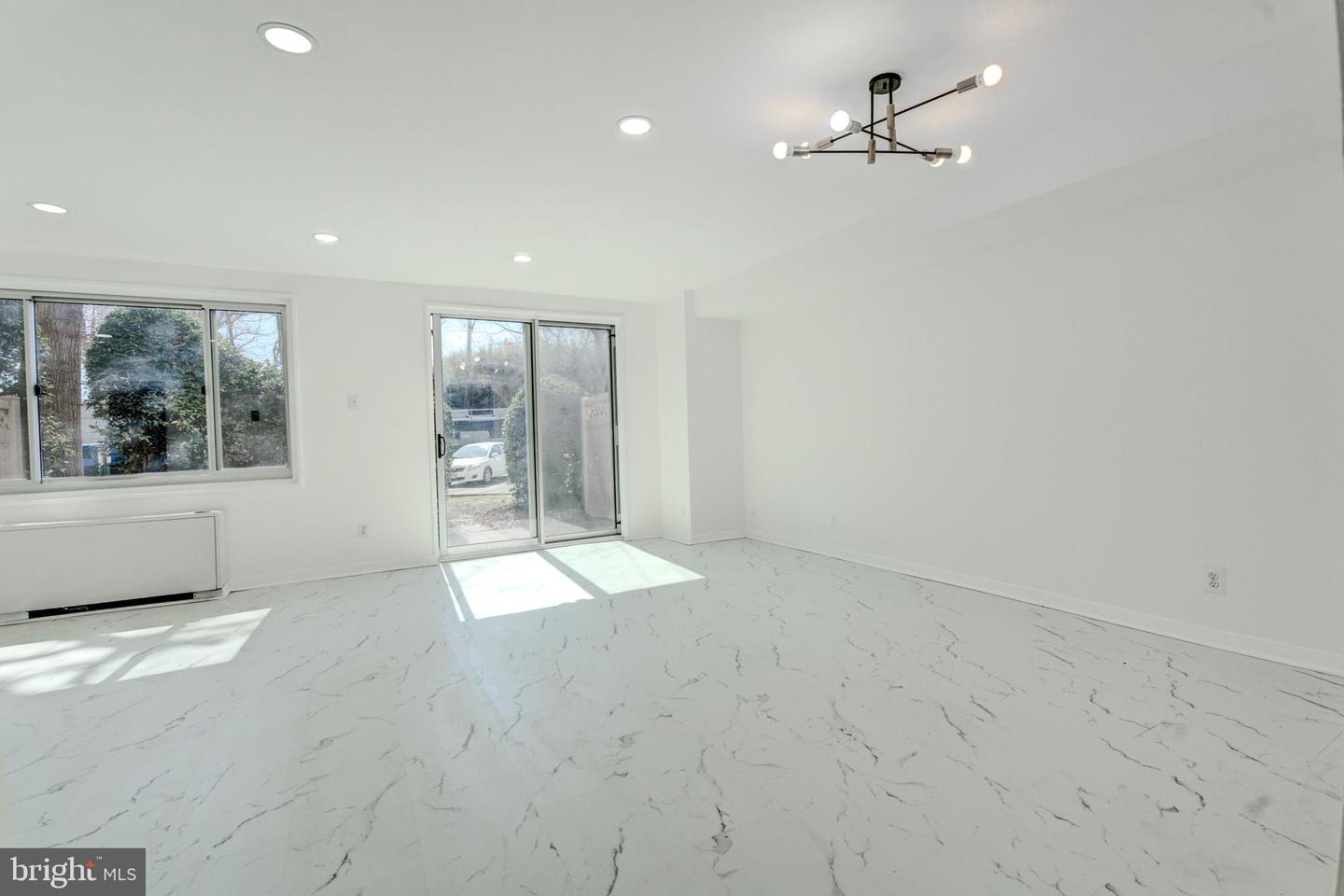 1900 Lyttonsville Rd #110 Property Photo 1