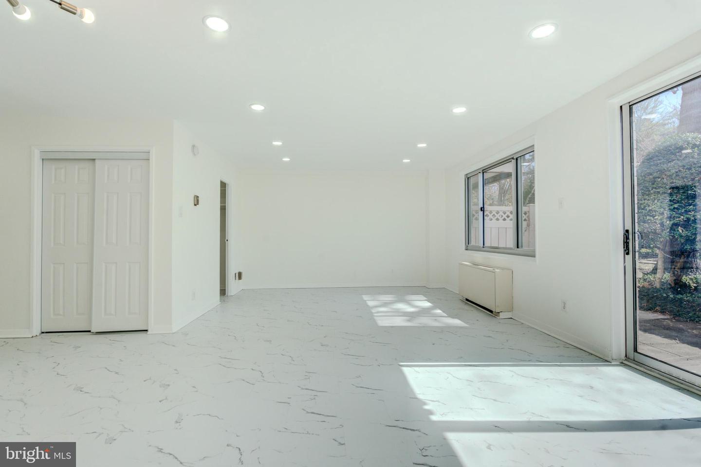 1900 Lyttonsville Rd #110 Property Photo 3
