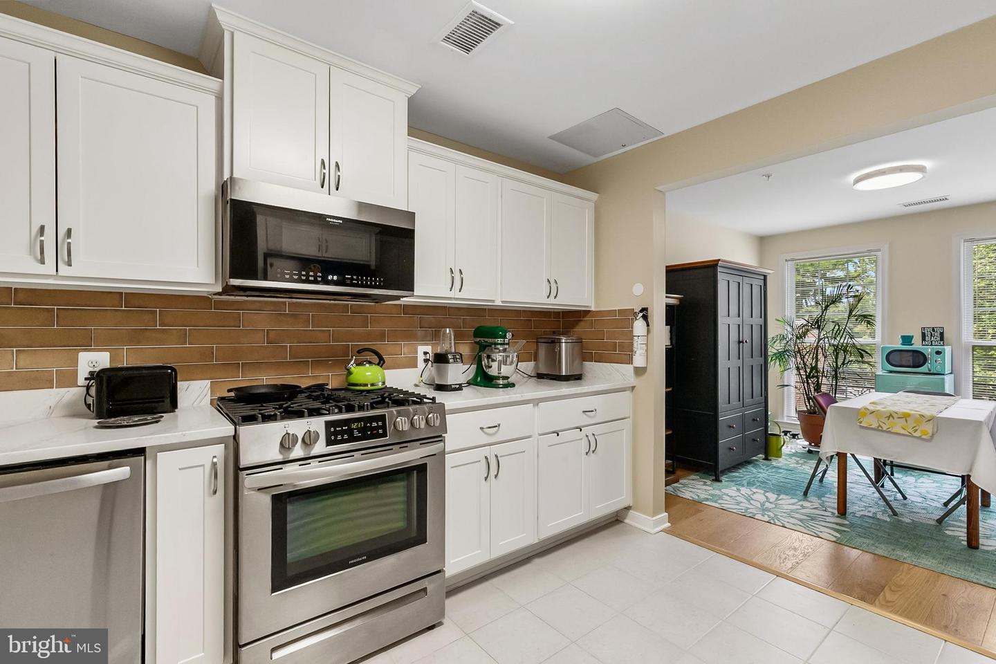 824 Quince Orchard Blvd #201 Property Photo 1