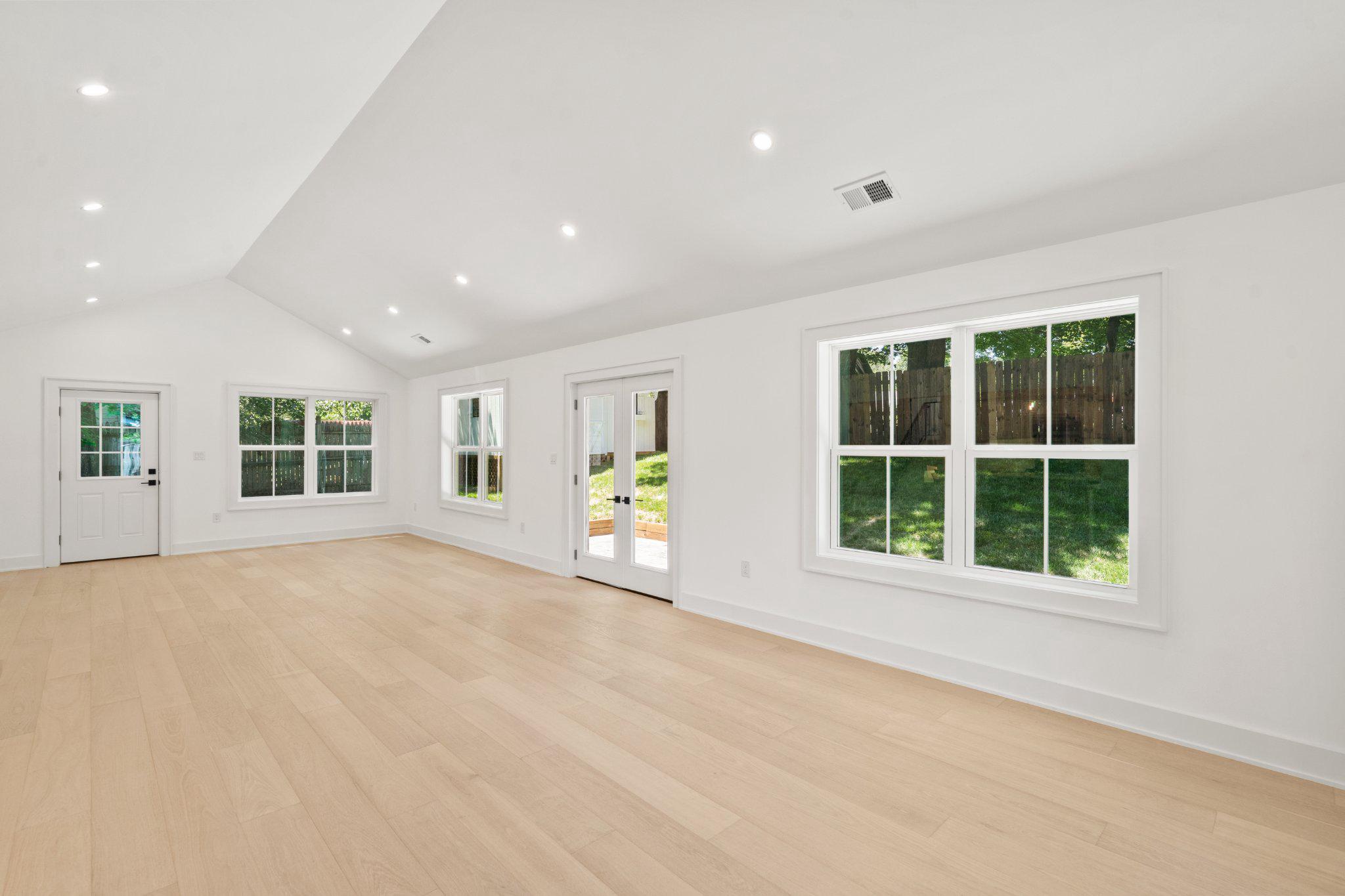 209 Thistle Dr Property Photo 1
