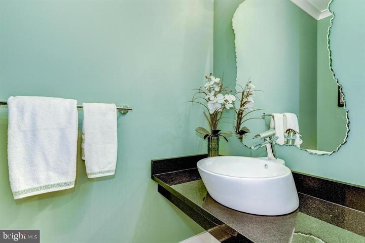 9830 River Rd. Property Photo 28